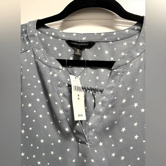 NWT - Banana Republic Factory, blue and white Star Print Top, size M - Picture 3 of 10
